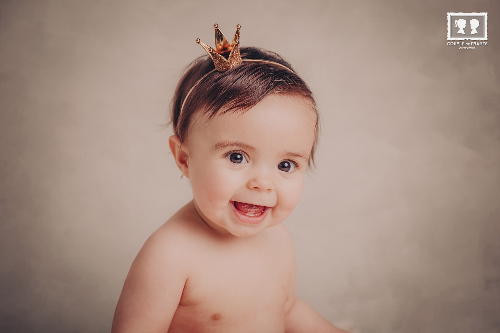 Fotografia de acompanhamento de bebé em estúdio