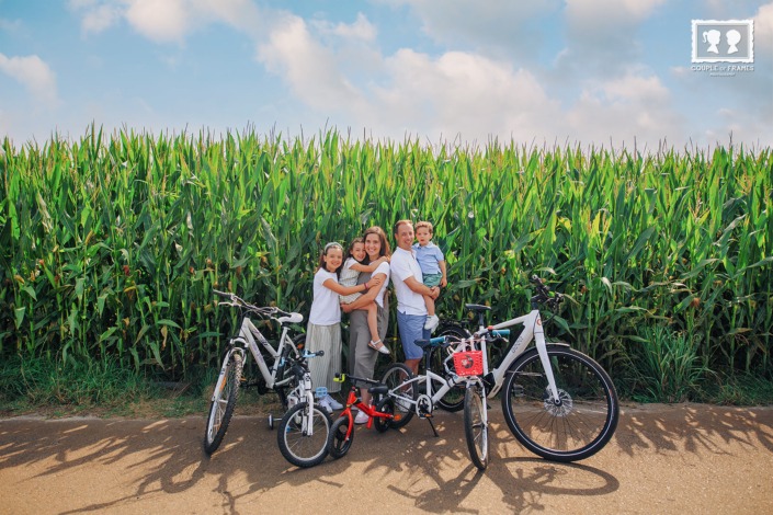 Família com bicicletas