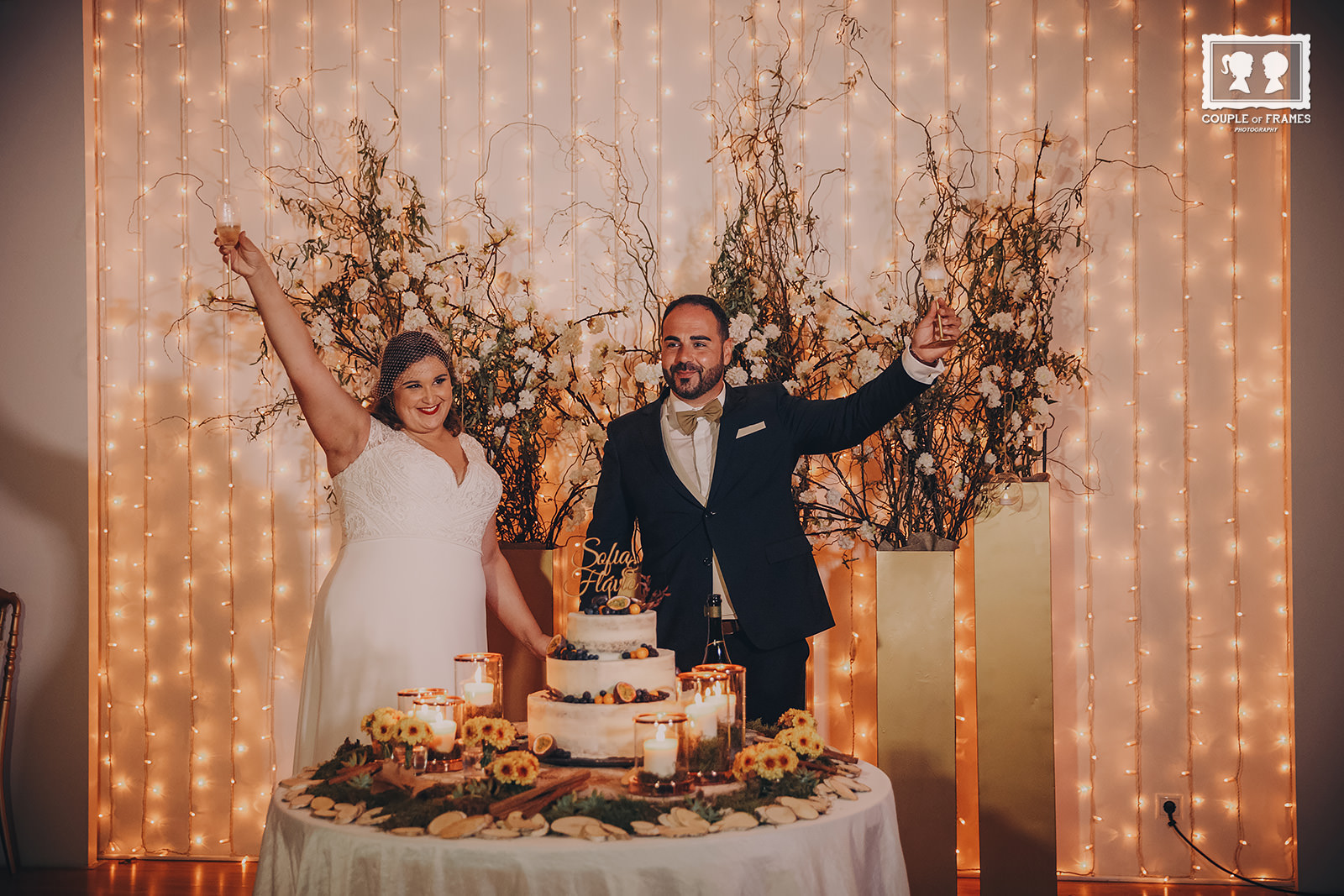 Noivos durante a celebração do casamento